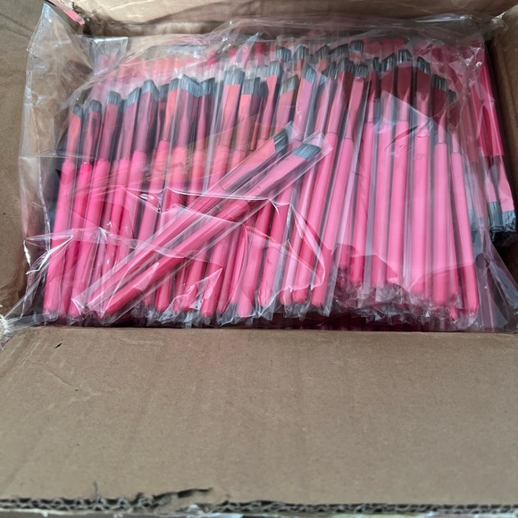 (WHOLESALE 100 PIECES) ANGLE EDGE WILD EYEBROW BRUSH - Picture 2 of 8